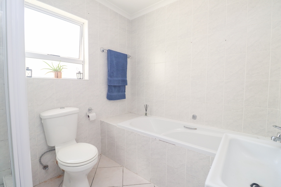 3 Bedroom Property for Sale in Gordons Bay Central Western Cape